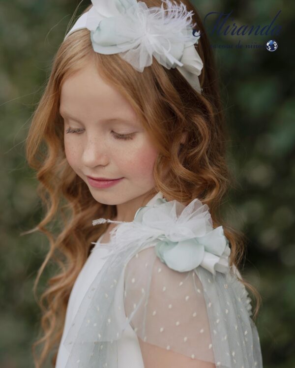 Mono niña ceremonia crudo flor verde hombros Miranda textil - Imagen 2