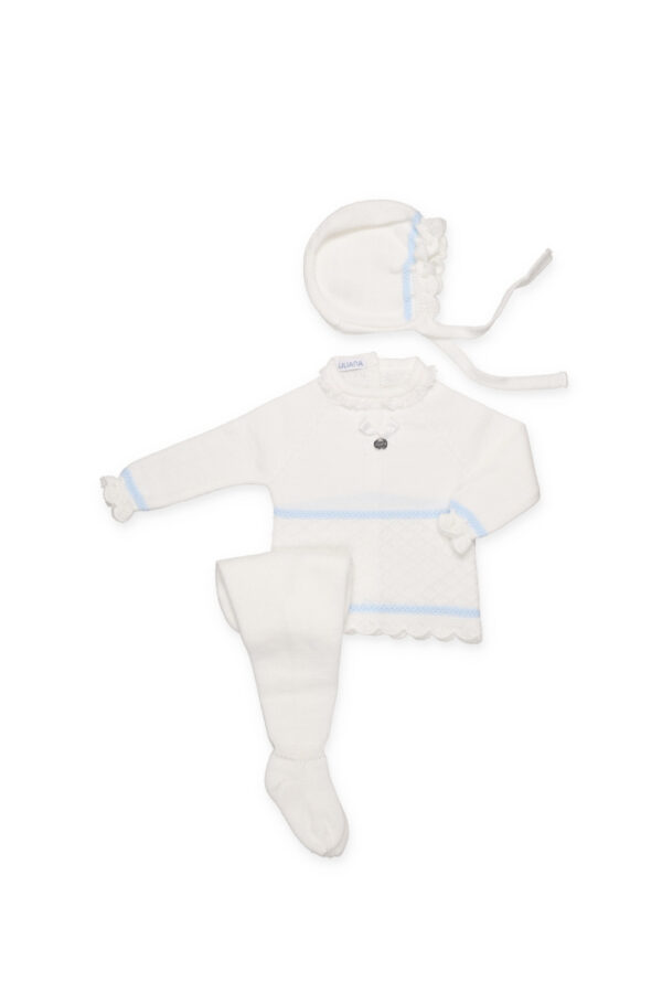 CONJUNTO 3.P ROMBOS VASTAS BLANCO CELESTE JULIANA VISTIENDO BEBES